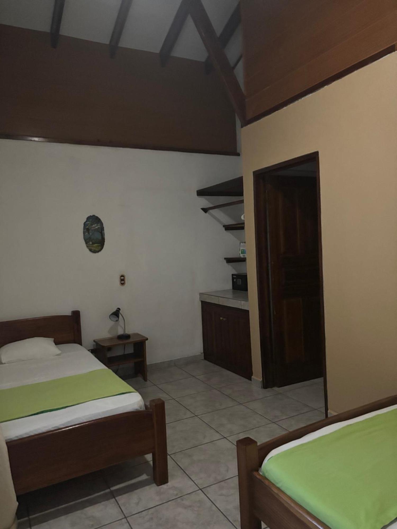 Hotel Suizo Loco Lodge & Resort Cahuita Εξωτερικό φωτογραφία